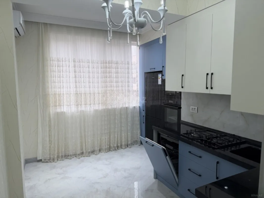 Satılır 3 otaqlı mənzil 145 m²