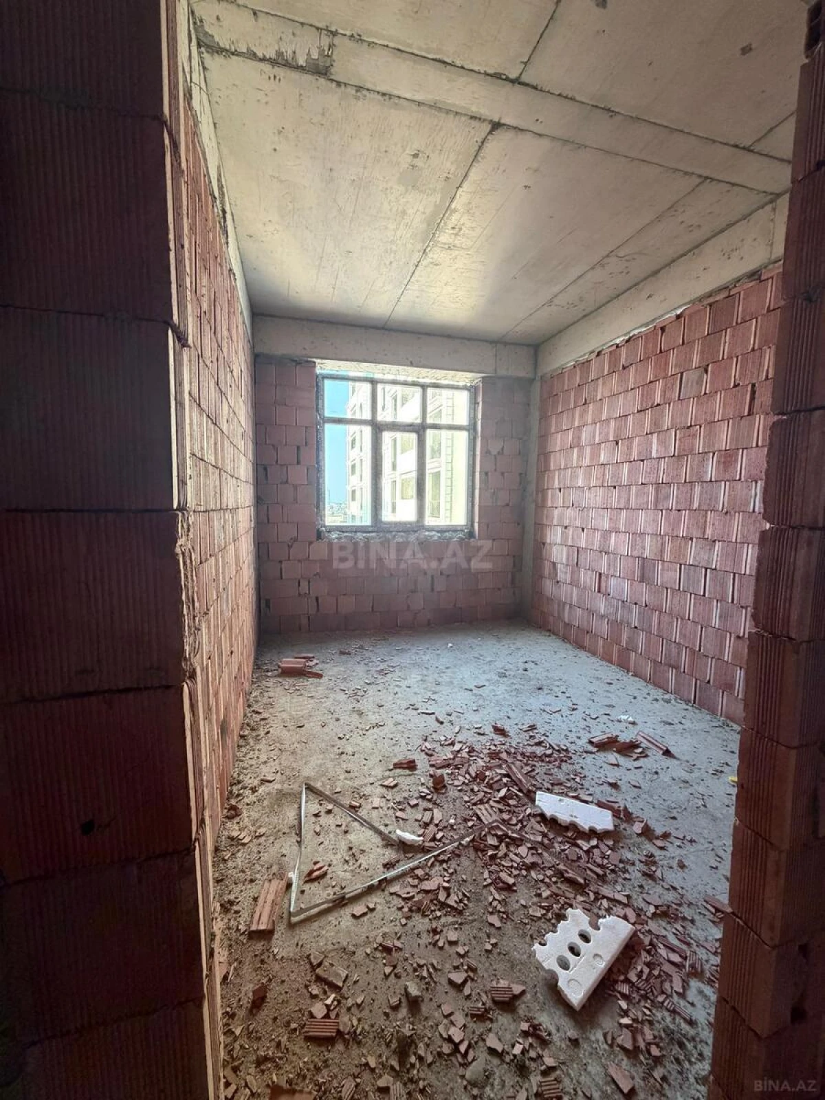 Satılır 2 otaqlı mənzil 67 m²