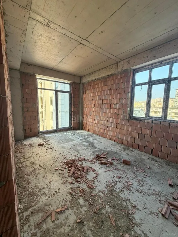 Satılır 2 otaqlı mənzil 67 m²