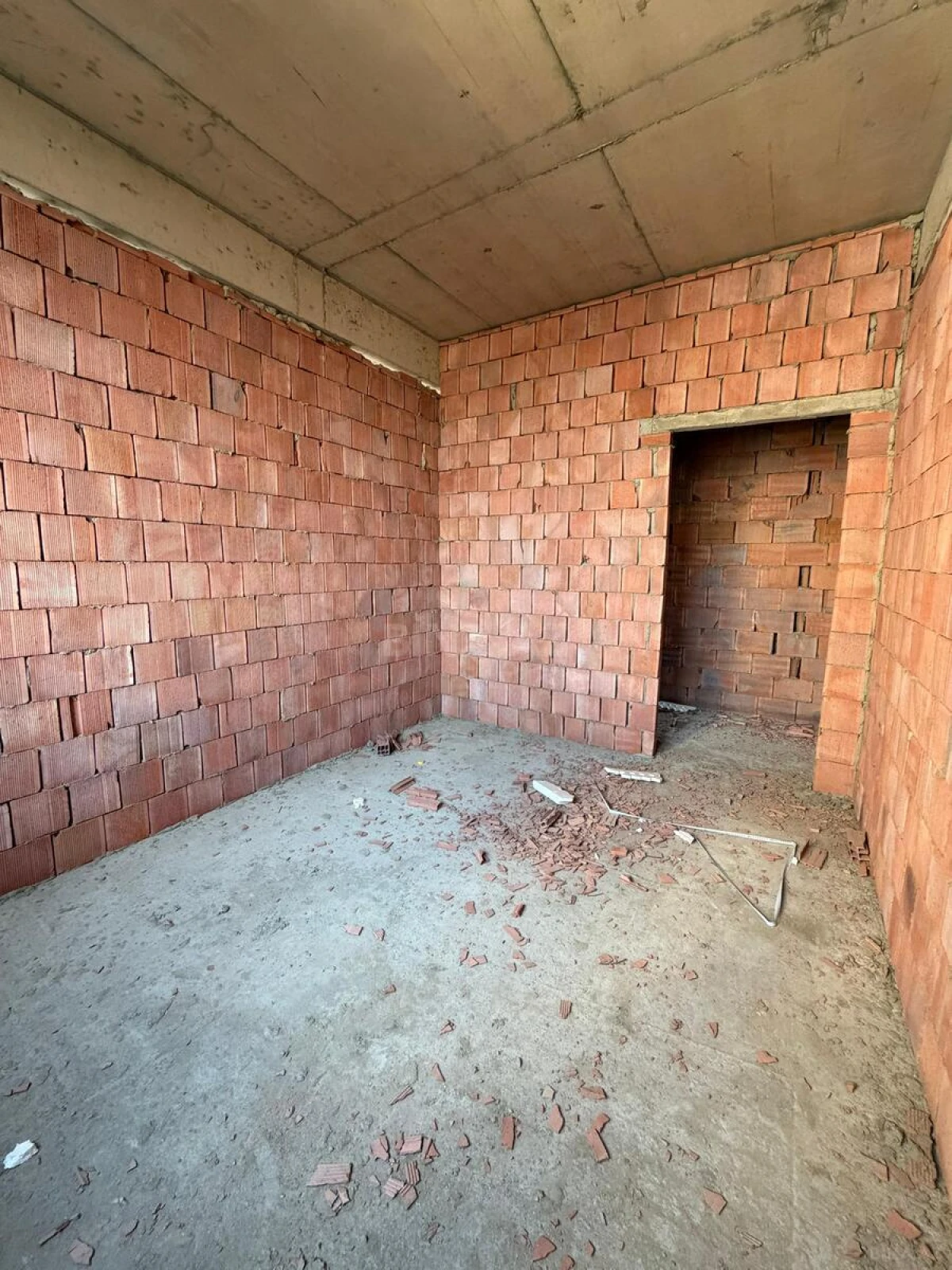 Satılır 2 otaqlı mənzil 67 m²