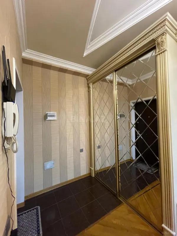 Kirayə verilir 2 otaqlı mənzil 100 m²