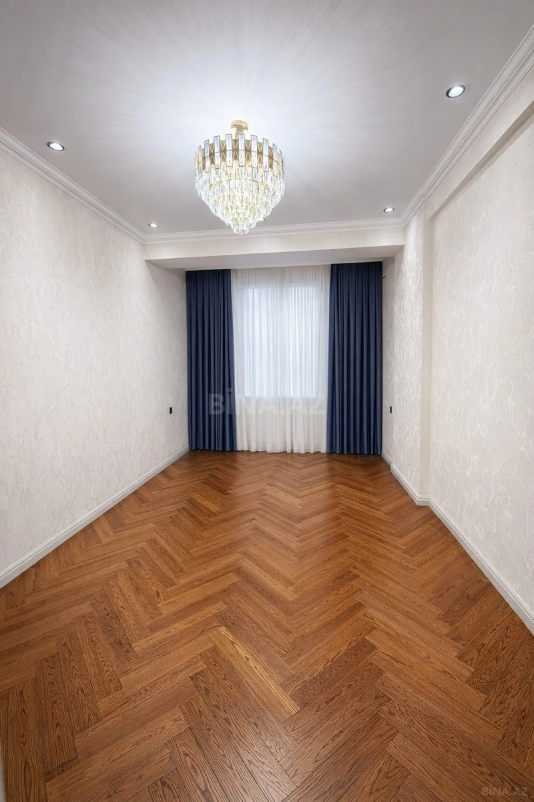 Satılır 3 otaqlı mənzil 138.8 m²