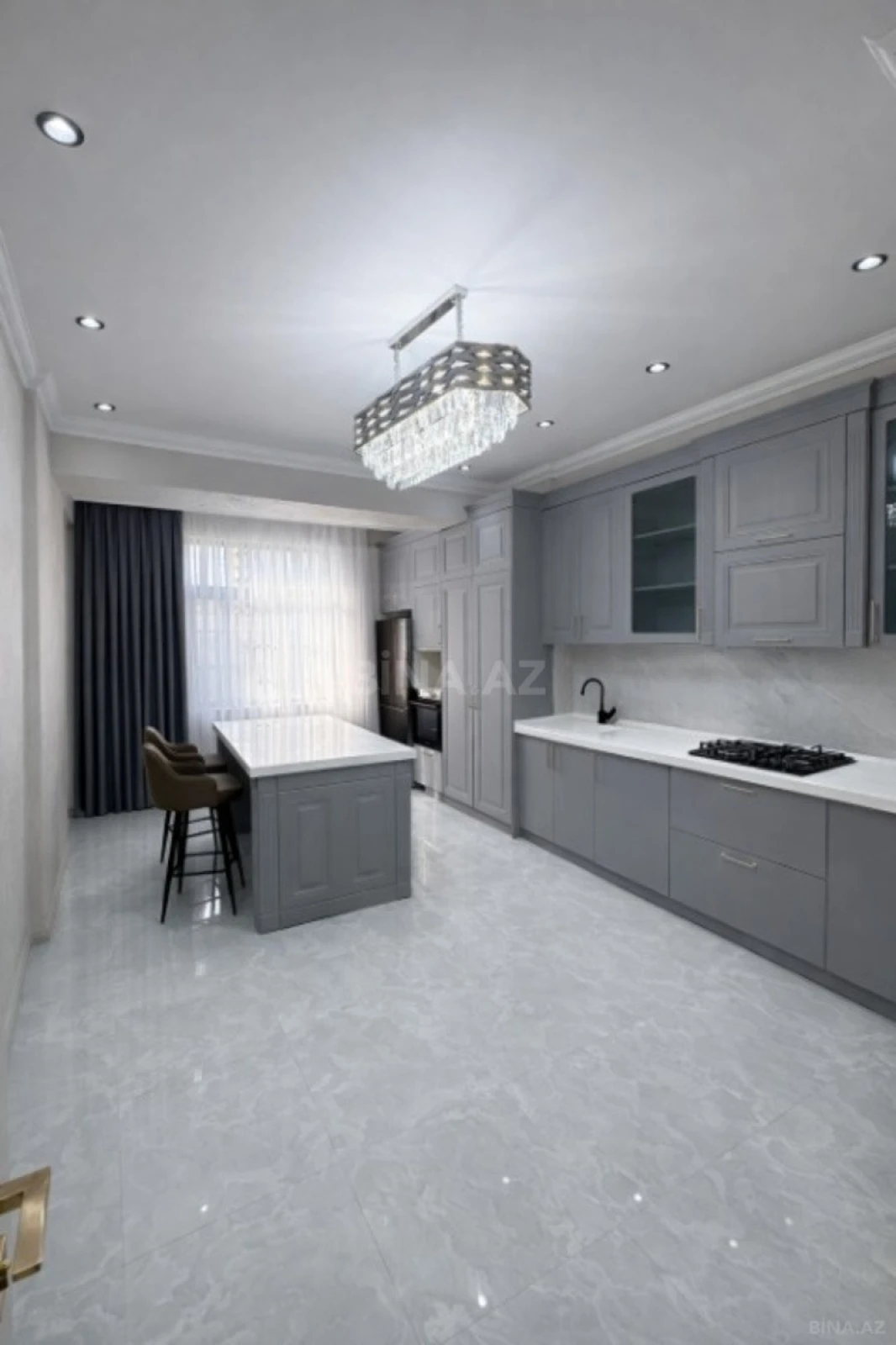 Satılır 3 otaqlı mənzil 138.8 m²