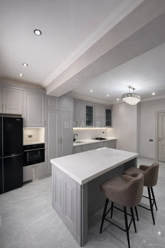 Satılır 3 otaqlı mənzil 138.8 m²