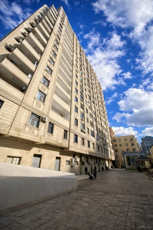 Satılır 3 otaqlı mənzil 138.8 m²