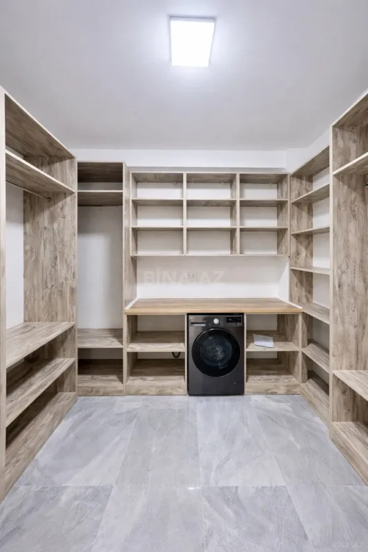 Satılır 4 otaqlı mənzil 245 m²