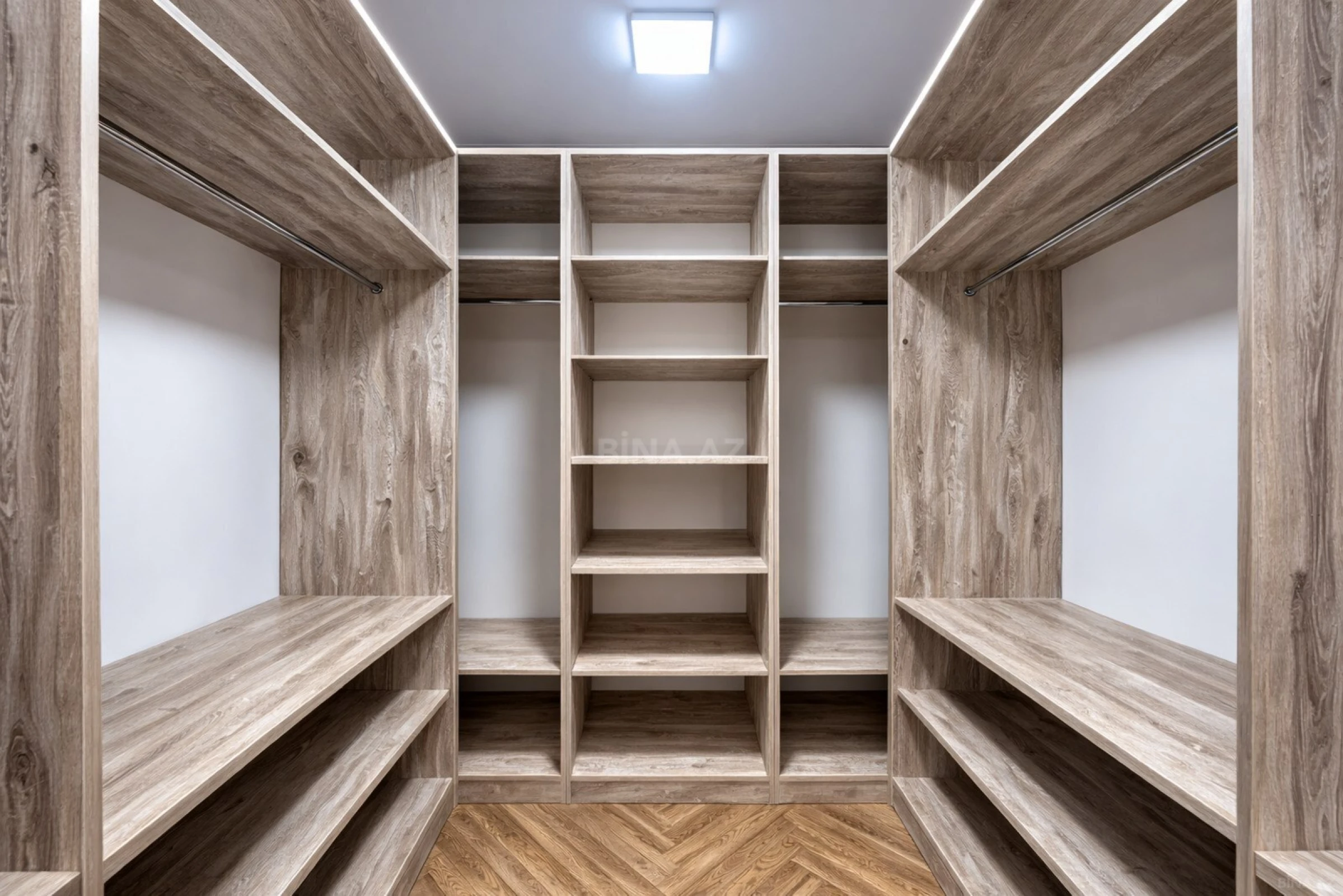 Satılır 4 otaqlı mənzil 245 m²