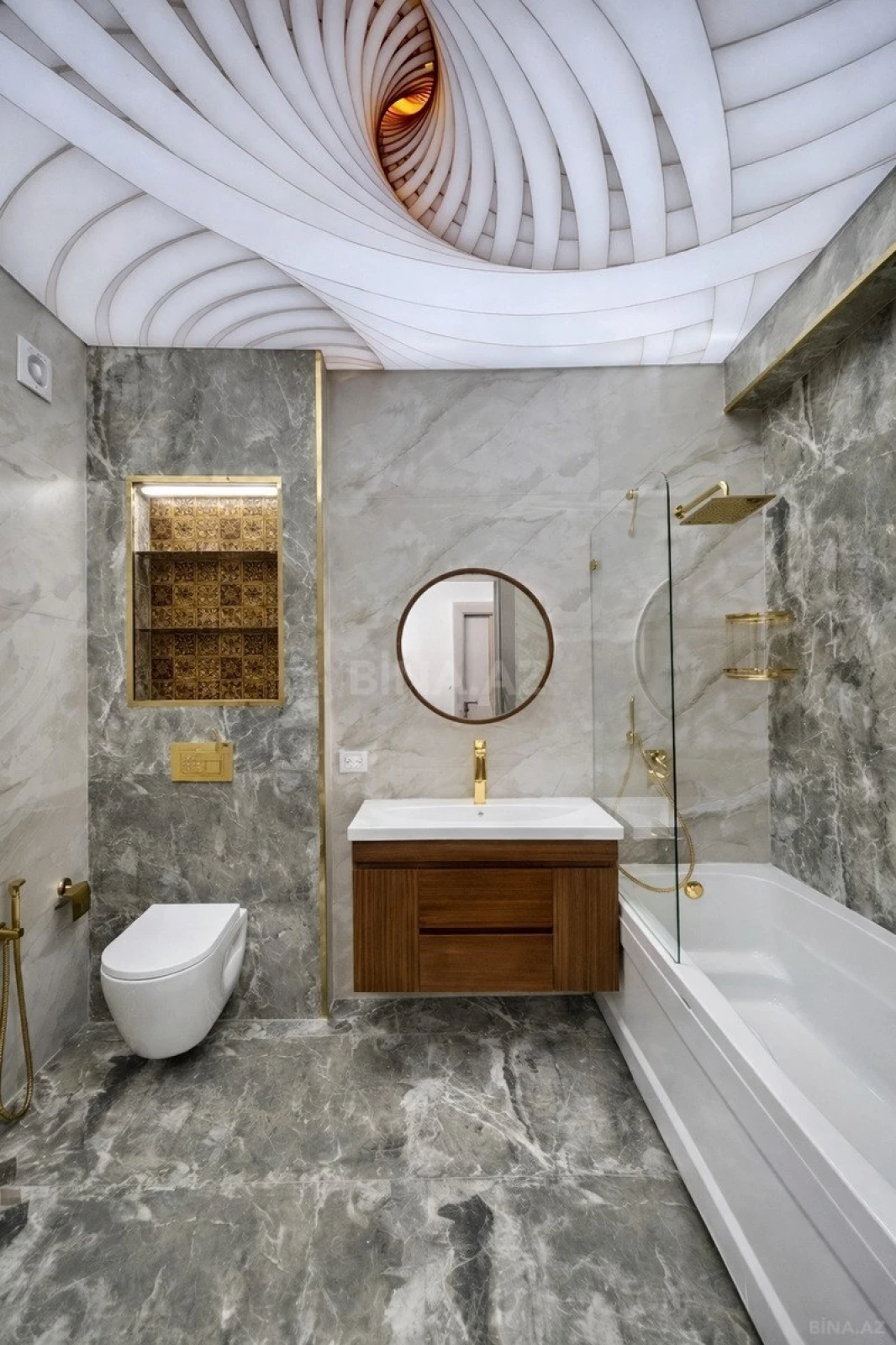 Satılır 4 otaqlı mənzil 245 m²