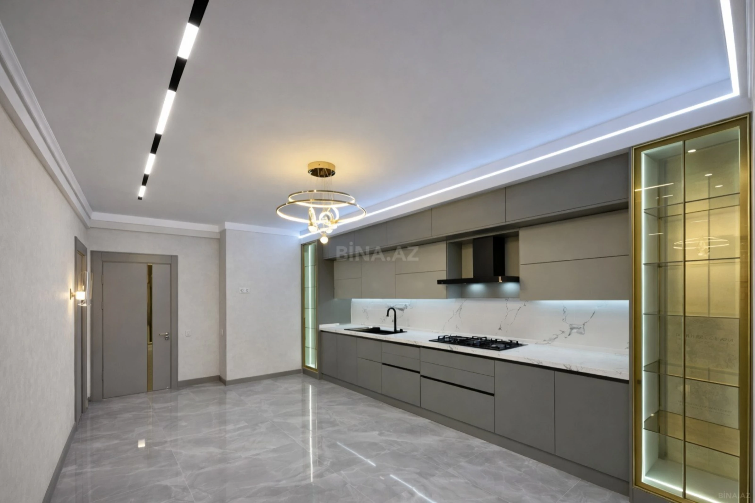 Satılır 4 otaqlı mənzil 245 m²