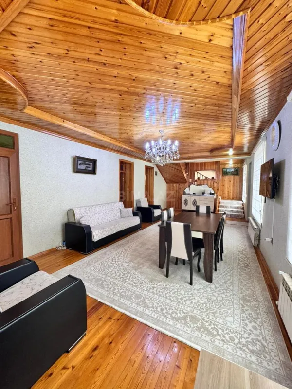 Satılır 5 otaqlı həyət evi 200 m²