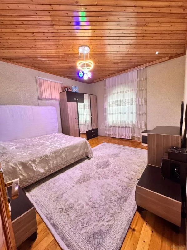 Satılır 5 otaqlı həyət evi 200 m²