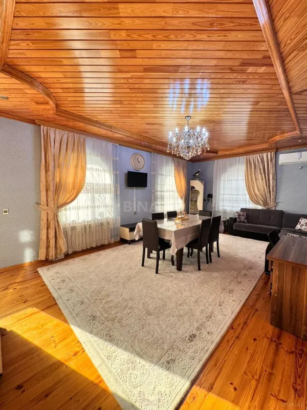 Satılır 5 otaqlı həyət evi 200 m²