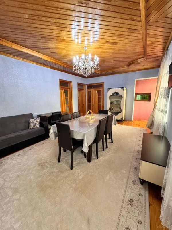 Satılır 5 otaqlı həyət evi 200 m²