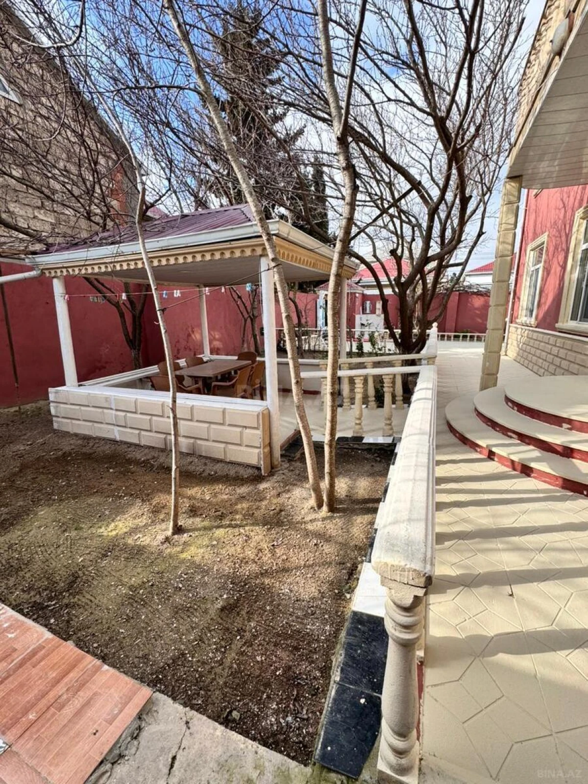 Satılır 5 otaqlı həyət evi 200 m²