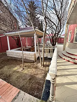 Satılır 5 otaqlı həyət evi 200 m²