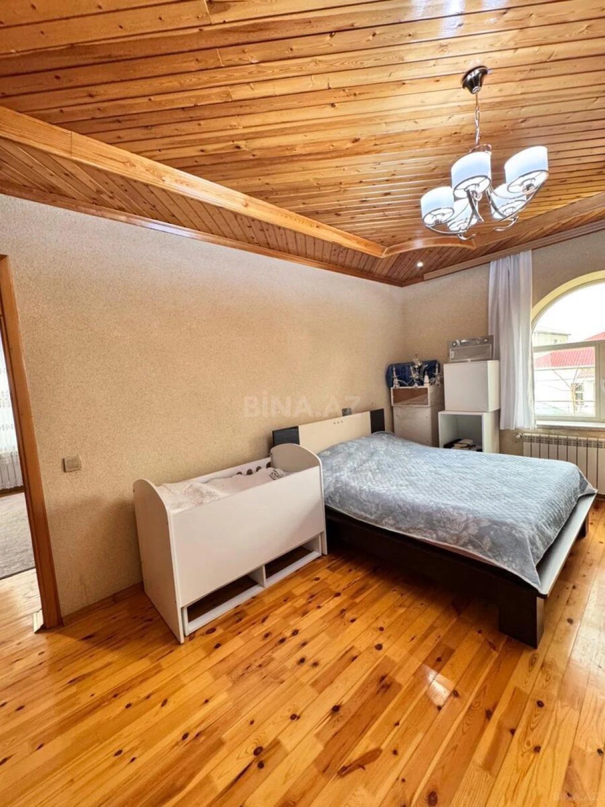 Satılır 5 otaqlı həyət evi 200 m²