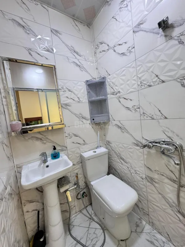 Satılır 5 otaqlı həyət evi 200 m²