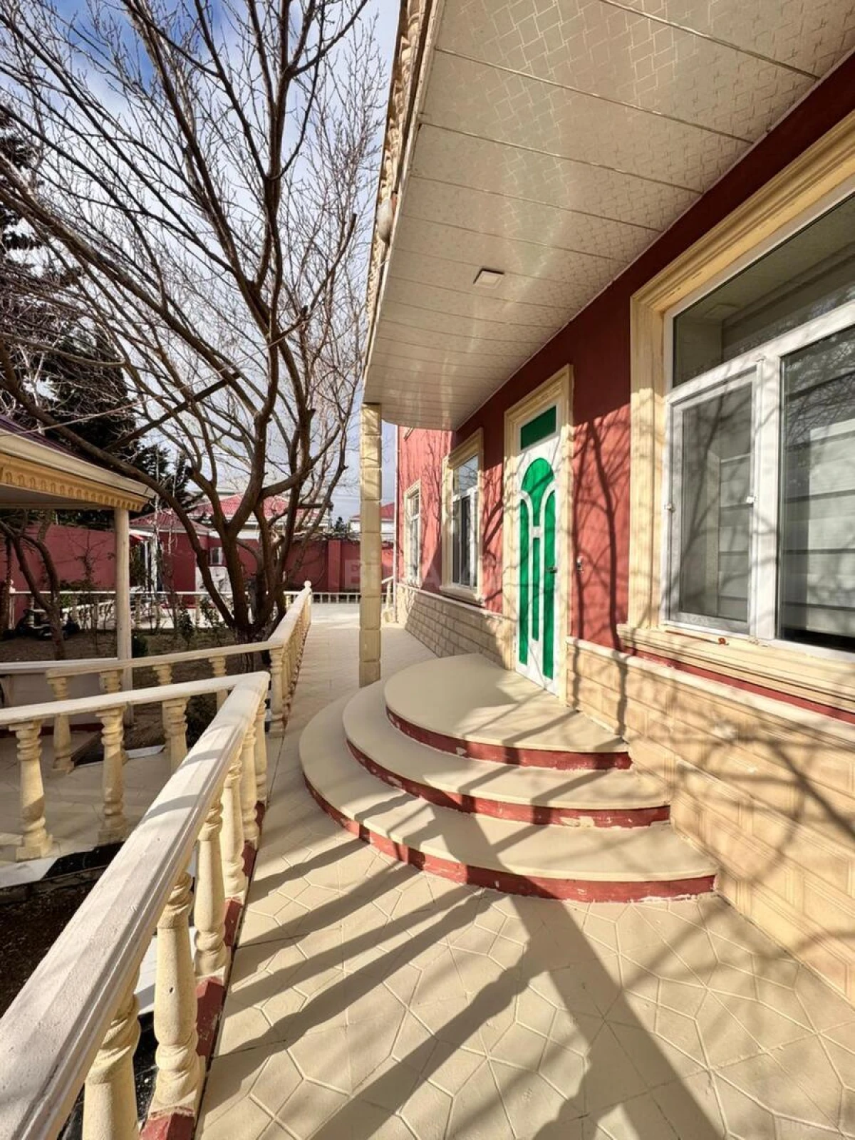 Satılır 5 otaqlı həyət evi 200 m²