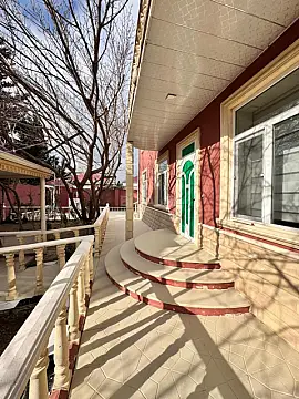 Satılır 5 otaqlı həyət evi 200 m²