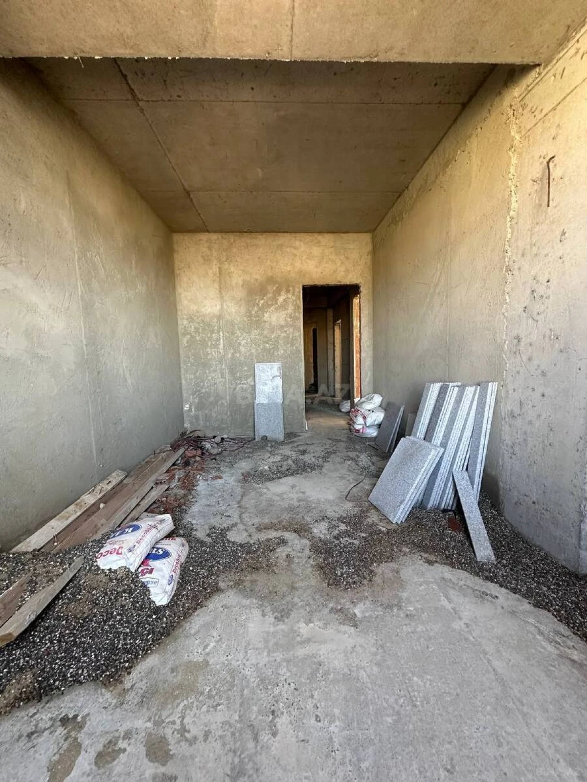 Satılır 3 otaqlı mənzil 129.6 m²