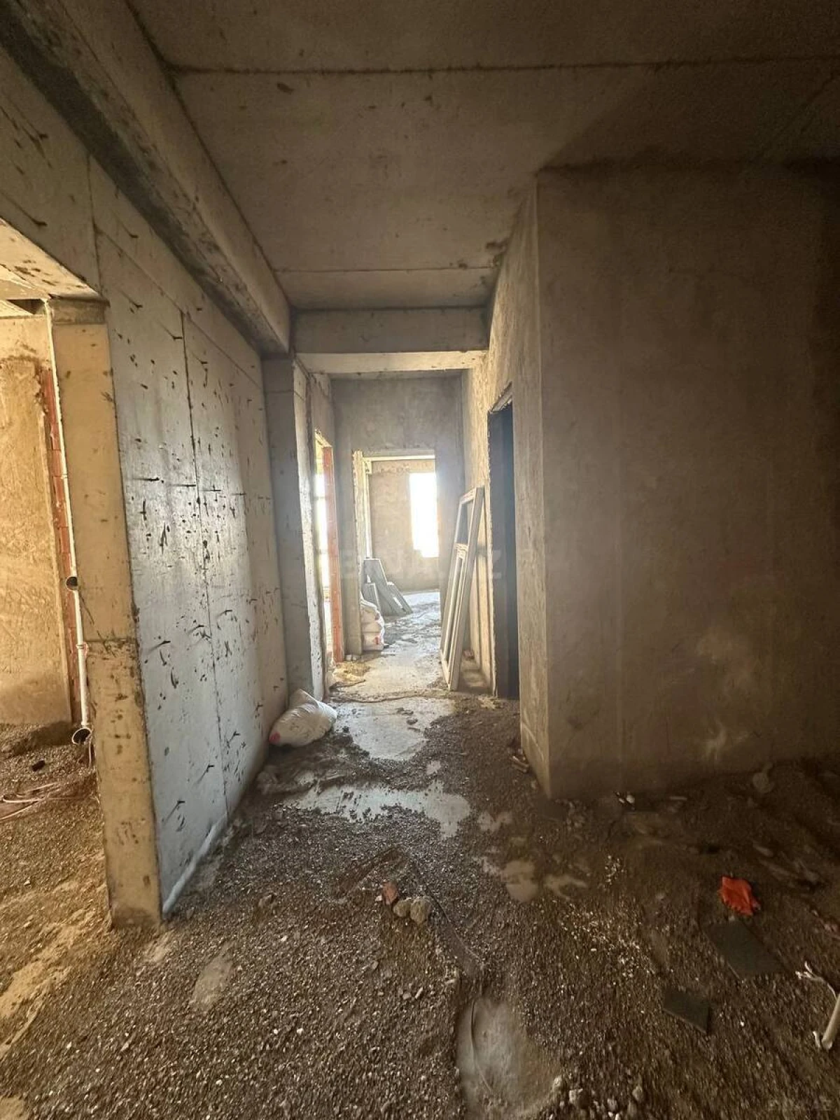 Satılır 3 otaqlı mənzil 129.6 m²