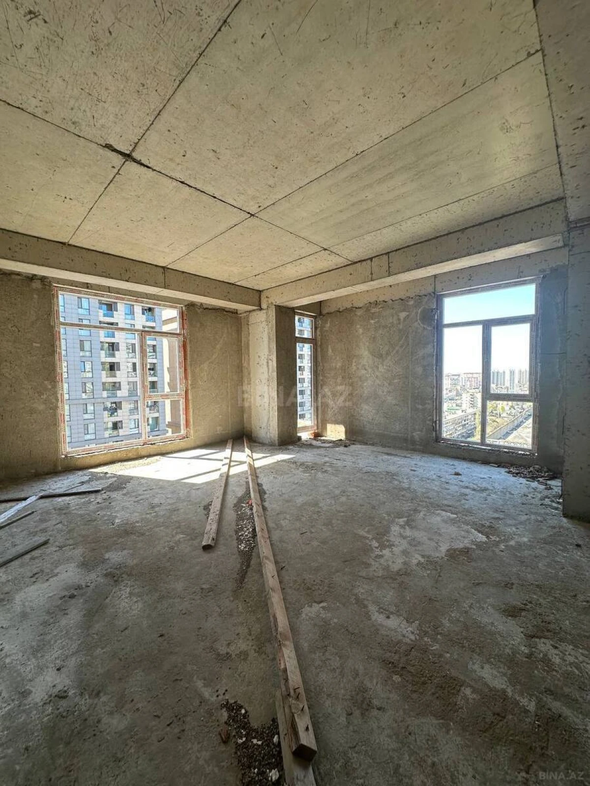 Satılır 3 otaqlı mənzil 129.6 m²