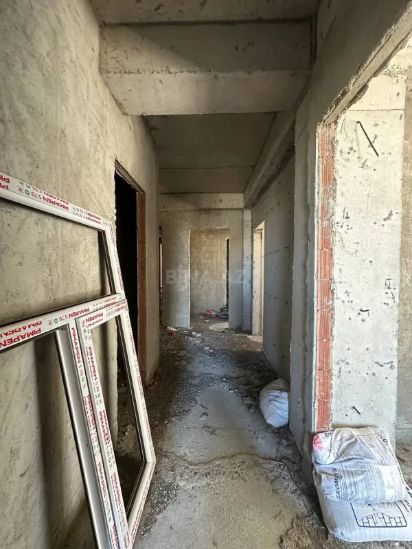 Satılır 3 otaqlı mənzil 129.6 m²