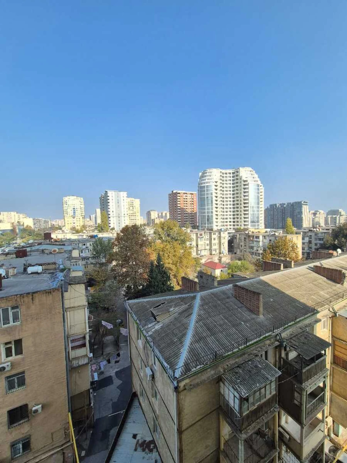 Satılır 3 otaqlı mənzil 144 m²