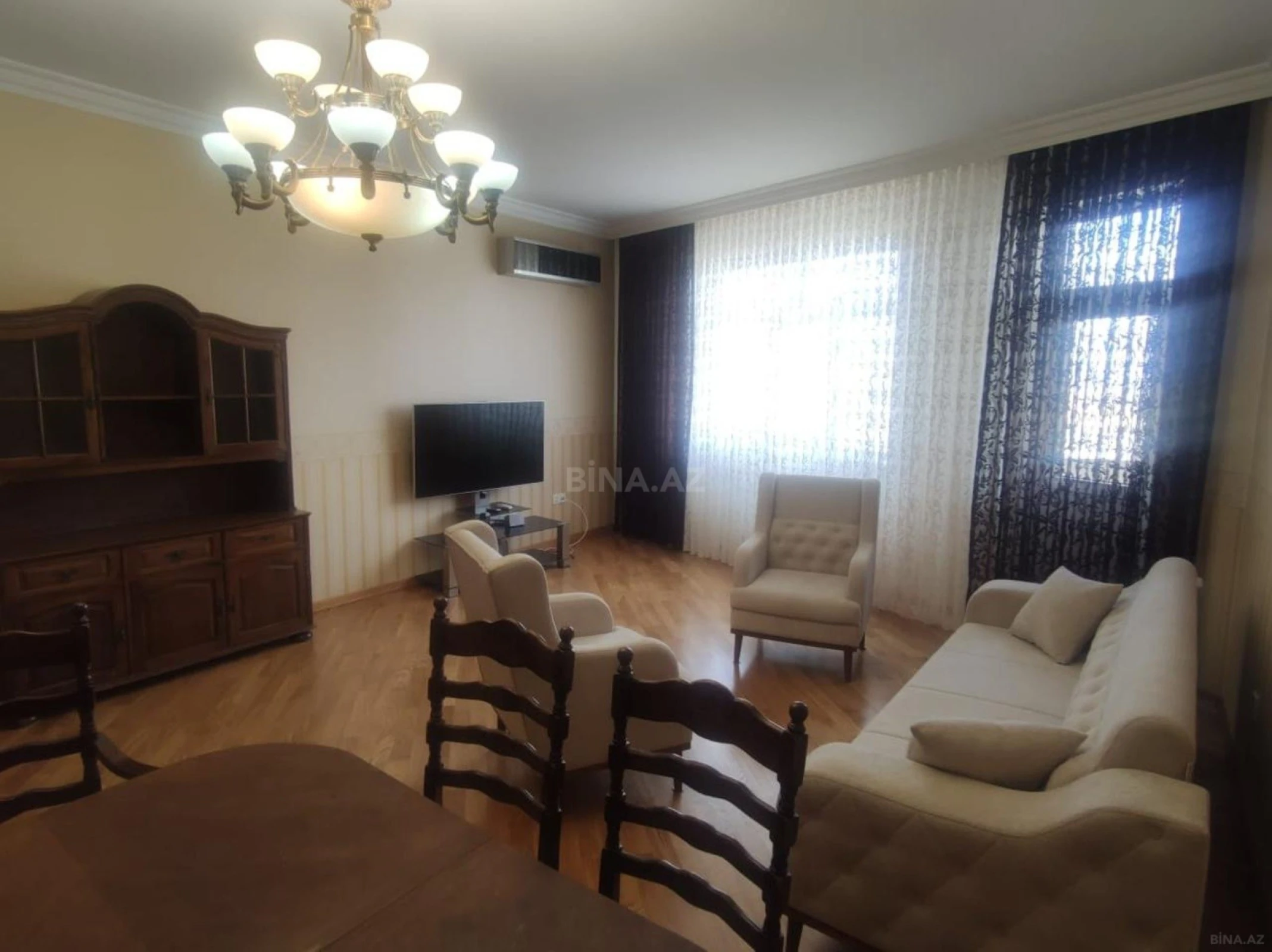 Kirayə verilir 4 otaqlı mənzil 145 m²