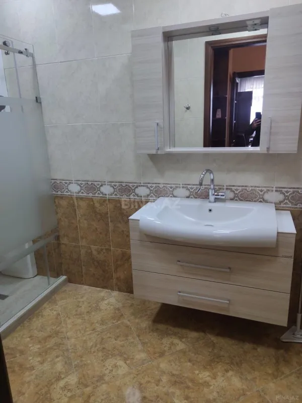 Kirayə verilir 4 otaqlı mənzil 145 m²