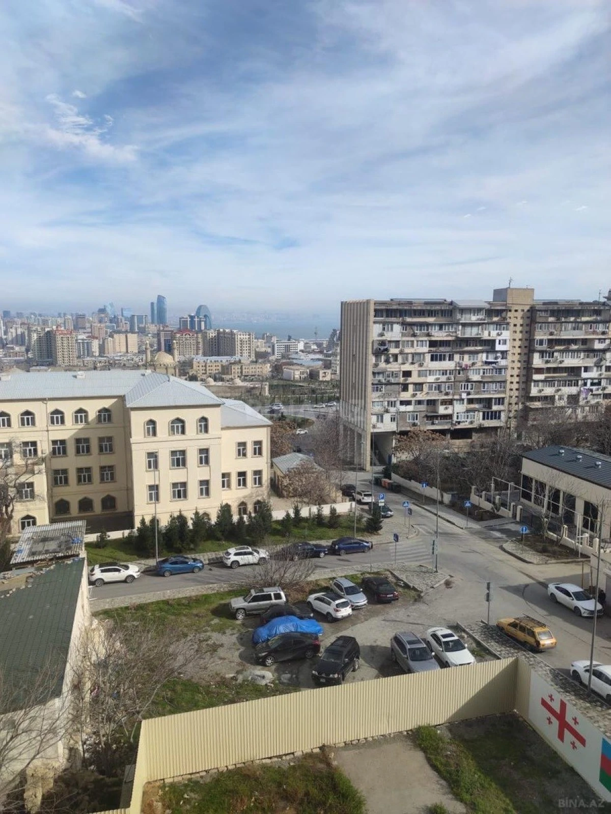 Kirayə verilir 4 otaqlı mənzil 145 m²