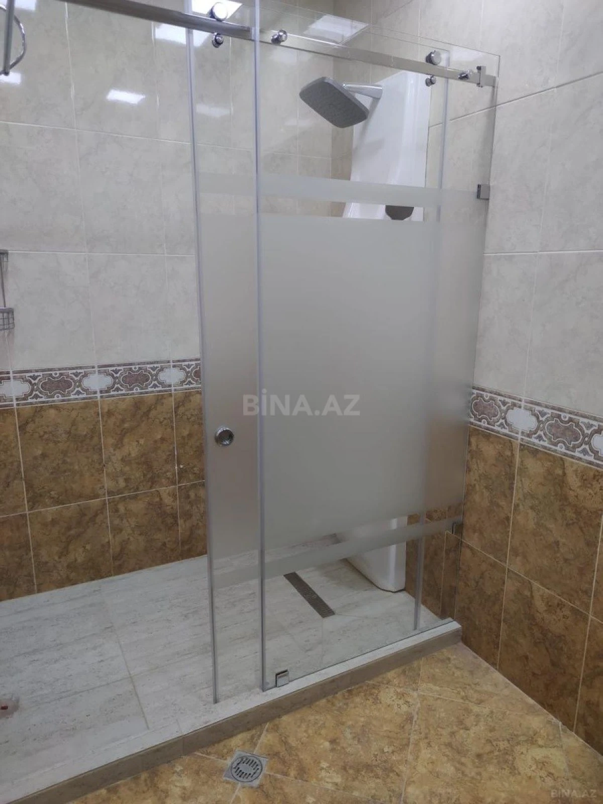 Kirayə verilir 4 otaqlı mənzil 145 m²
