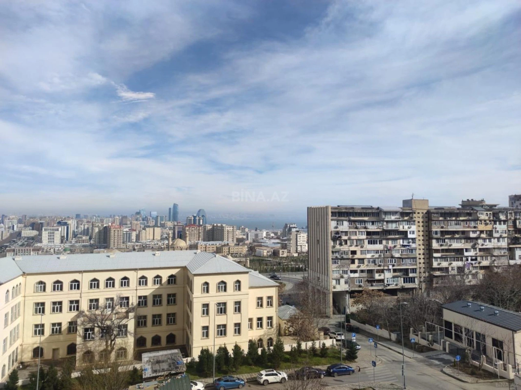 Kirayə verilir 4 otaqlı mənzil 145 m²