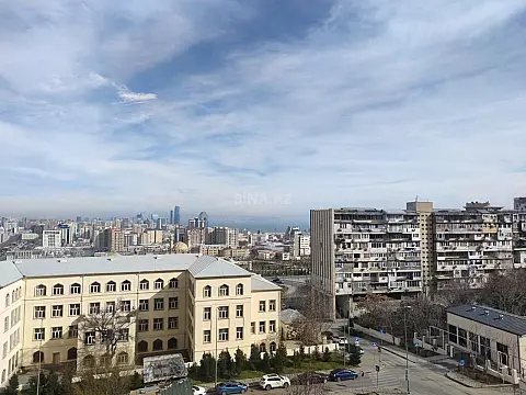 Kirayə verilir 4 otaqlı mənzil 145 m²