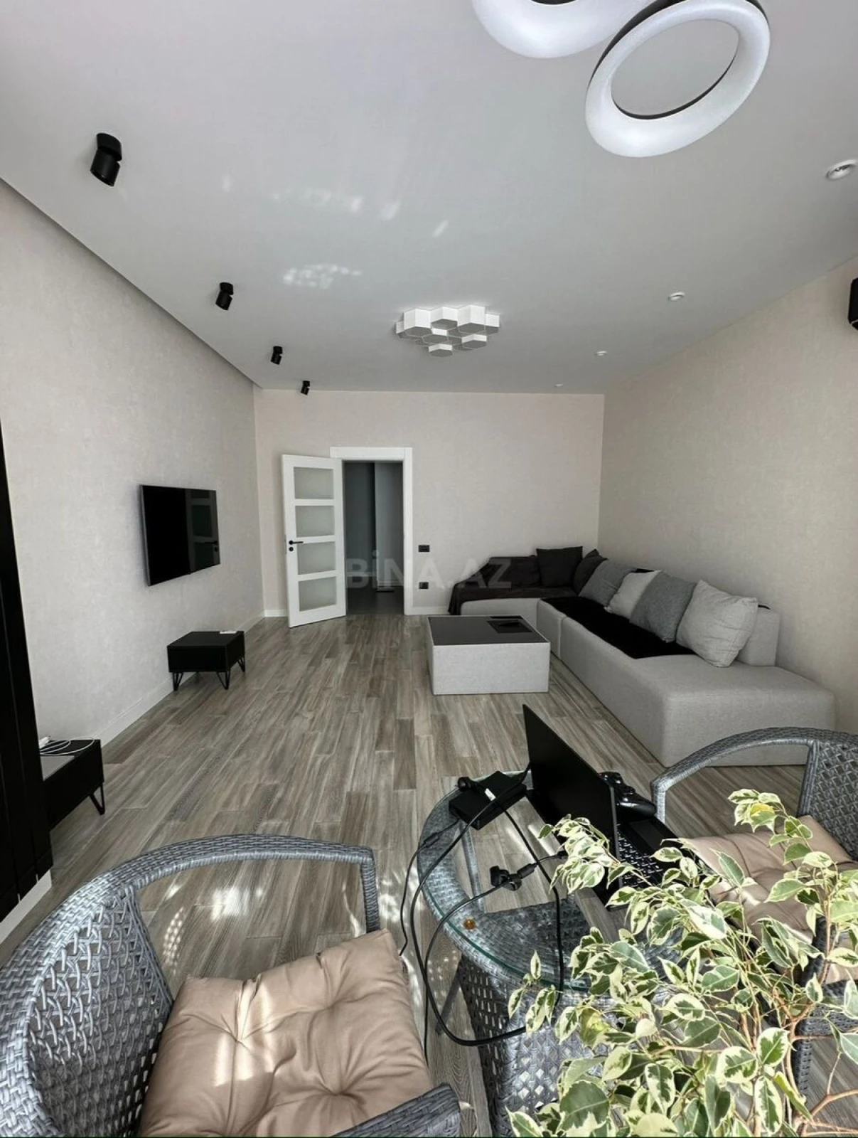Satılır 3 otaqlı mənzil 125 m²