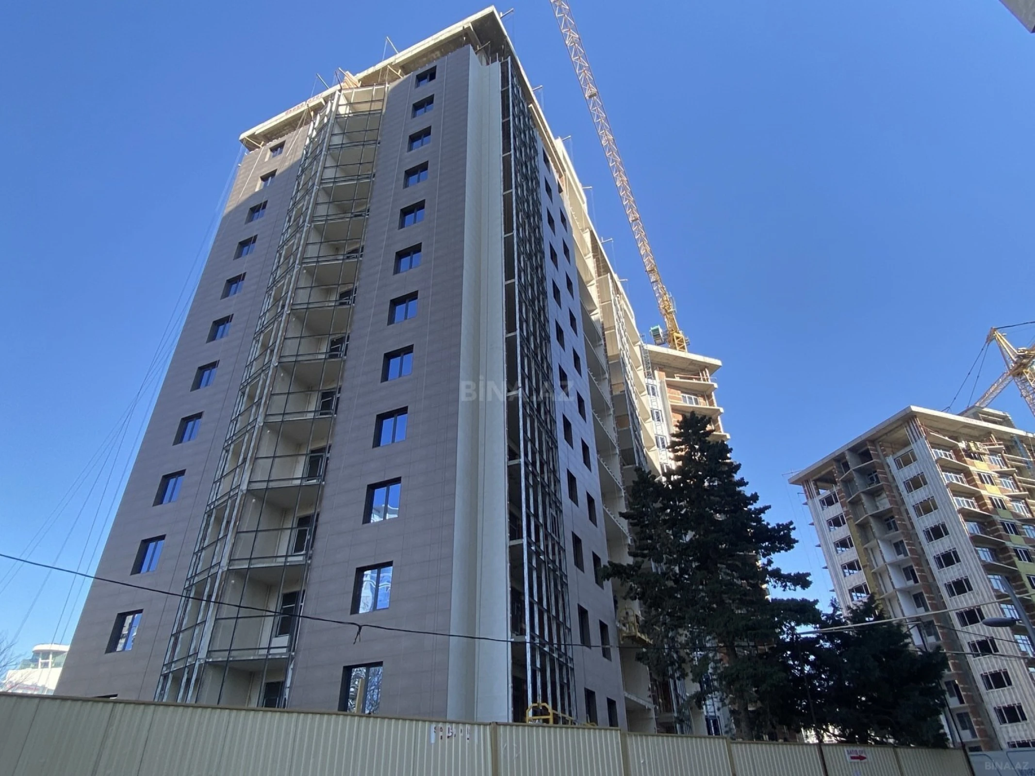 Satılır 3 otaqlı mənzil 130.5 m²