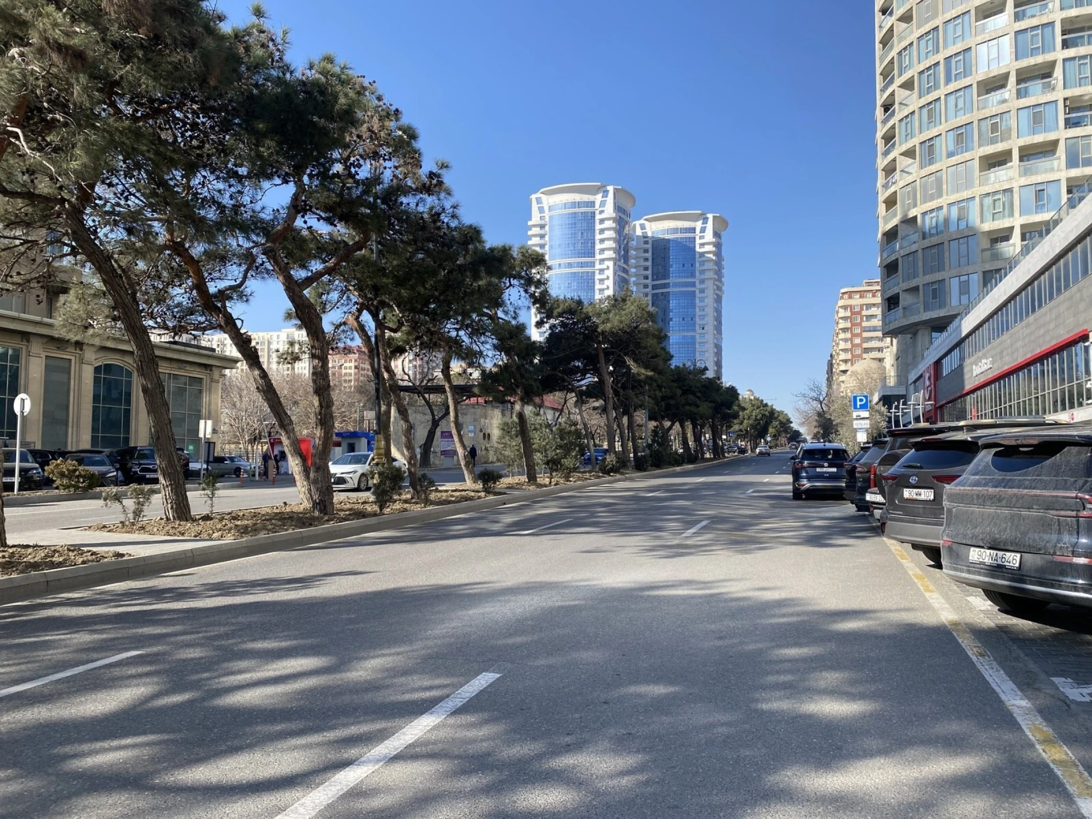 Satılır 3 otaqlı mənzil 130.5 m²