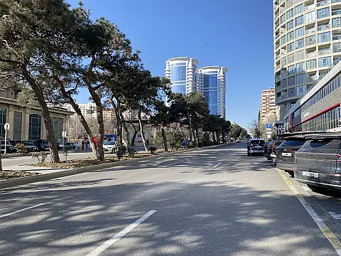 Satılır 3 otaqlı mənzil 130.5 m²