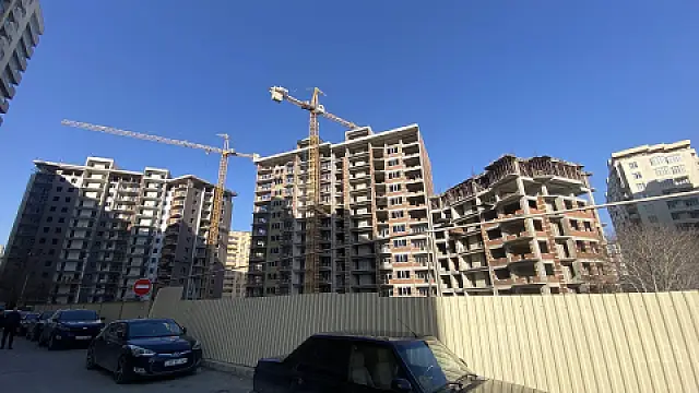 Satılır 3 otaqlı mənzil 130.5 m²