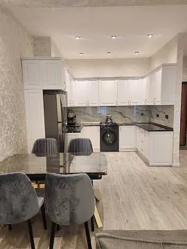 Kirayə verilir 2 otaqlı mənzil 73 m²