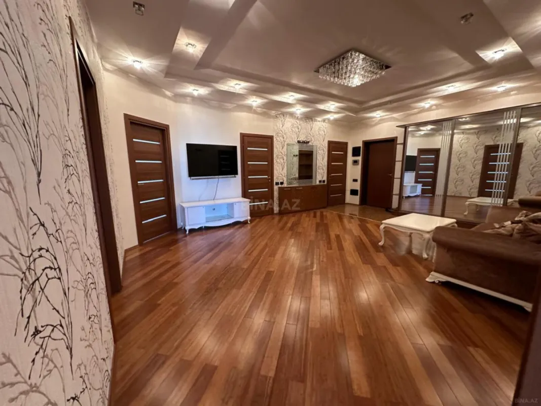 Satılır 4 otaqlı mənzil 195 m²