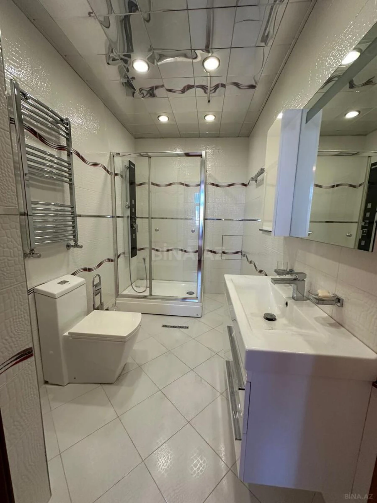 Satılır 4 otaqlı mənzil 195 m²