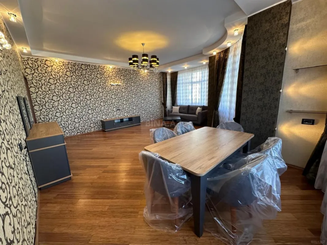 Satılır 4 otaqlı mənzil 195 m²