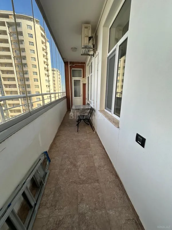 Satılır 4 otaqlı mənzil 195 m²