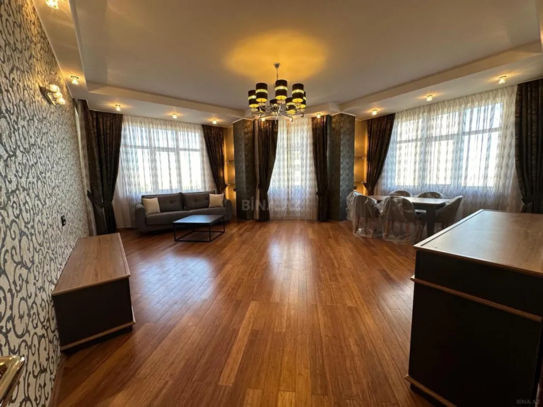 Satılır 4 otaqlı mənzil 195 m²