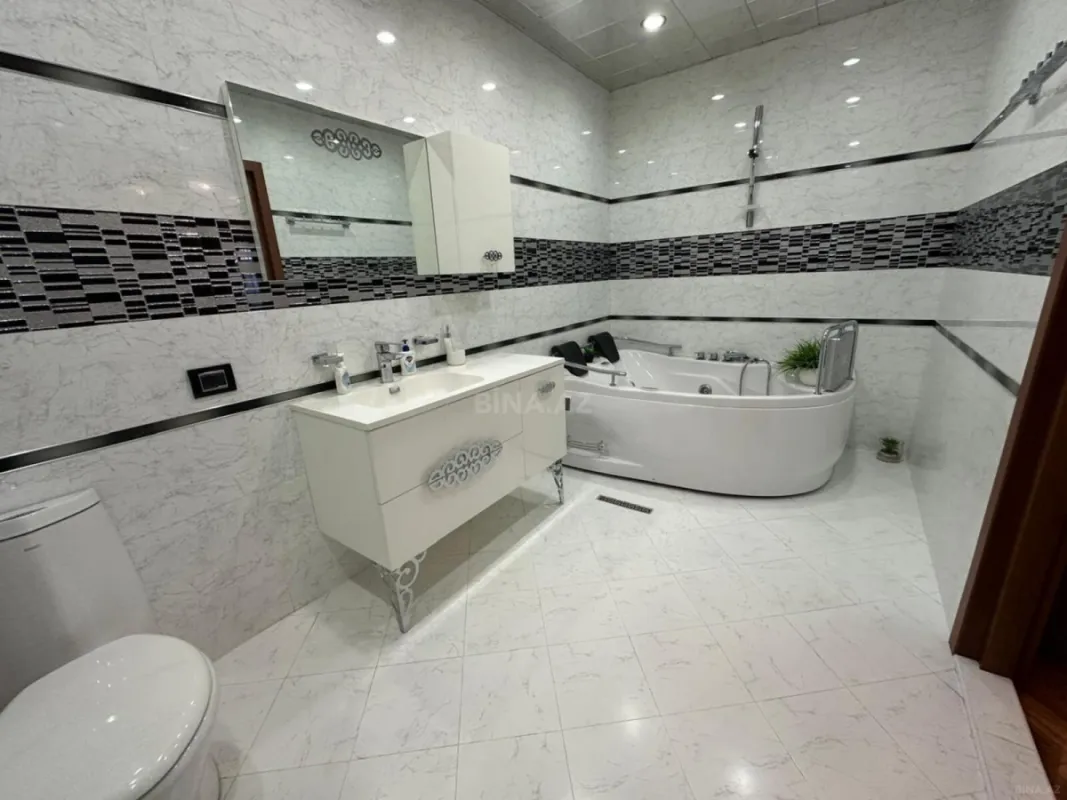 Satılır 4 otaqlı mənzil 195 m²