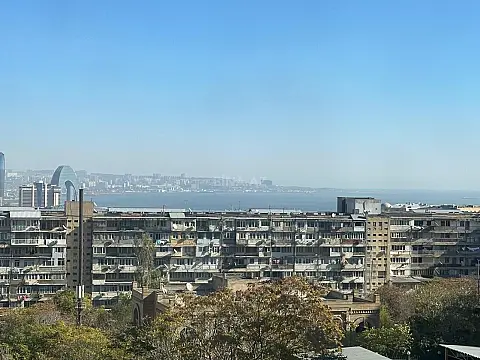 Satılır 4 otaqlı mənzil 195 m² — Bakı, Badamdar 4 otaq 195.00 m²