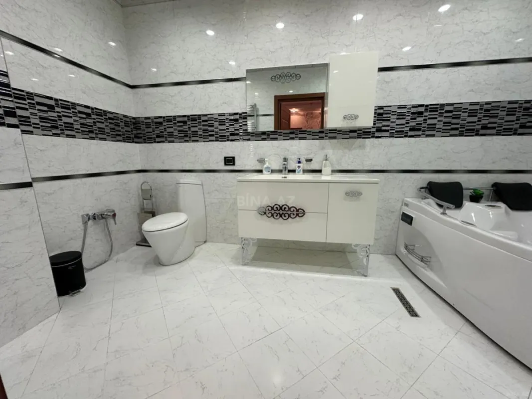 Satılır 4 otaqlı mənzil 195 m²