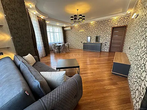 Satılır 4 otaqlı mənzil 195 m²