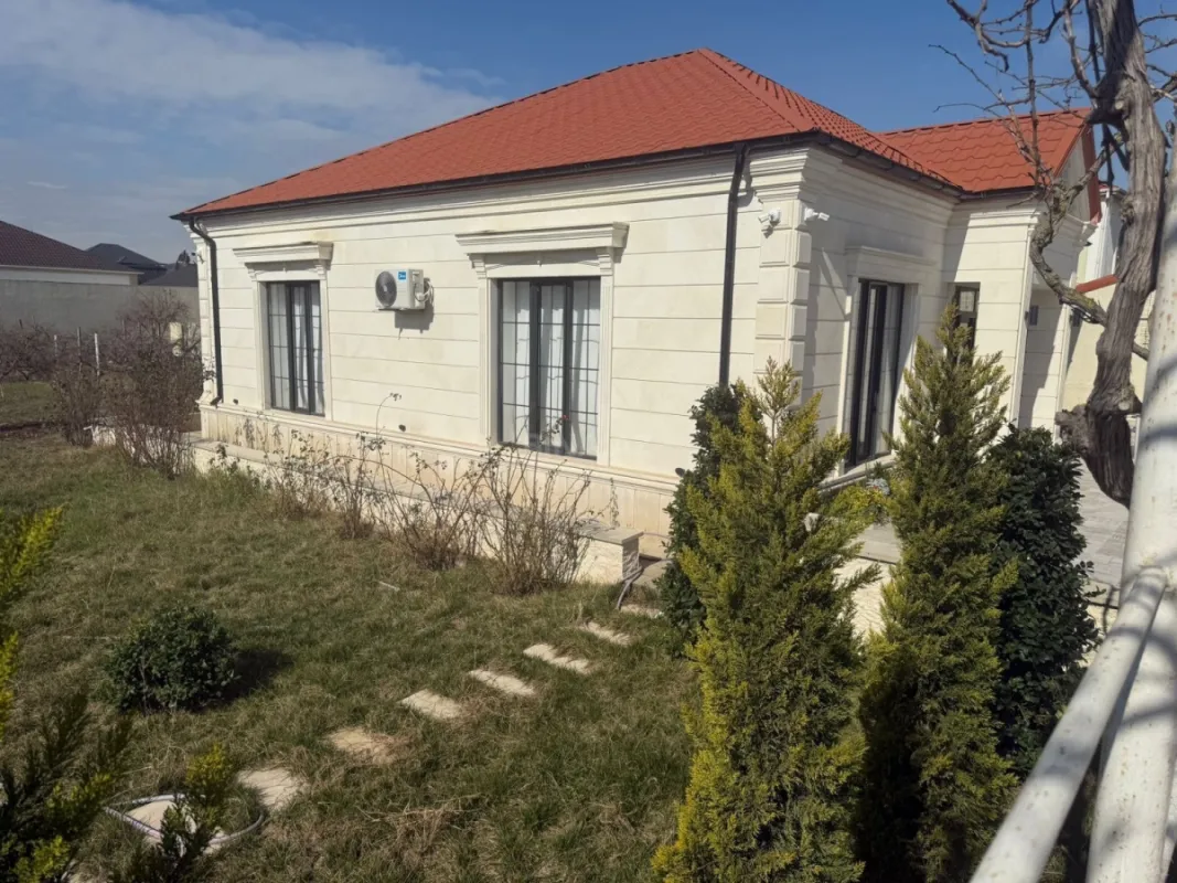 Satılır 3 otaqlı həyət evi 180 m²